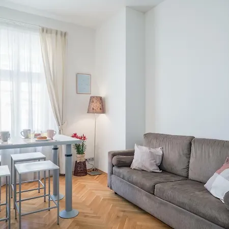 Art Ii Apartment Prague